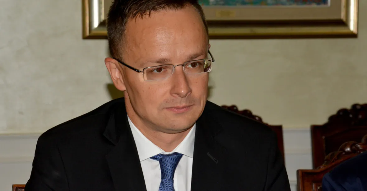 Maďarsko vyjadřuje solidaritu Babišovi, je to pokus o politickou likvidaci, řekl ministr Szijjártó