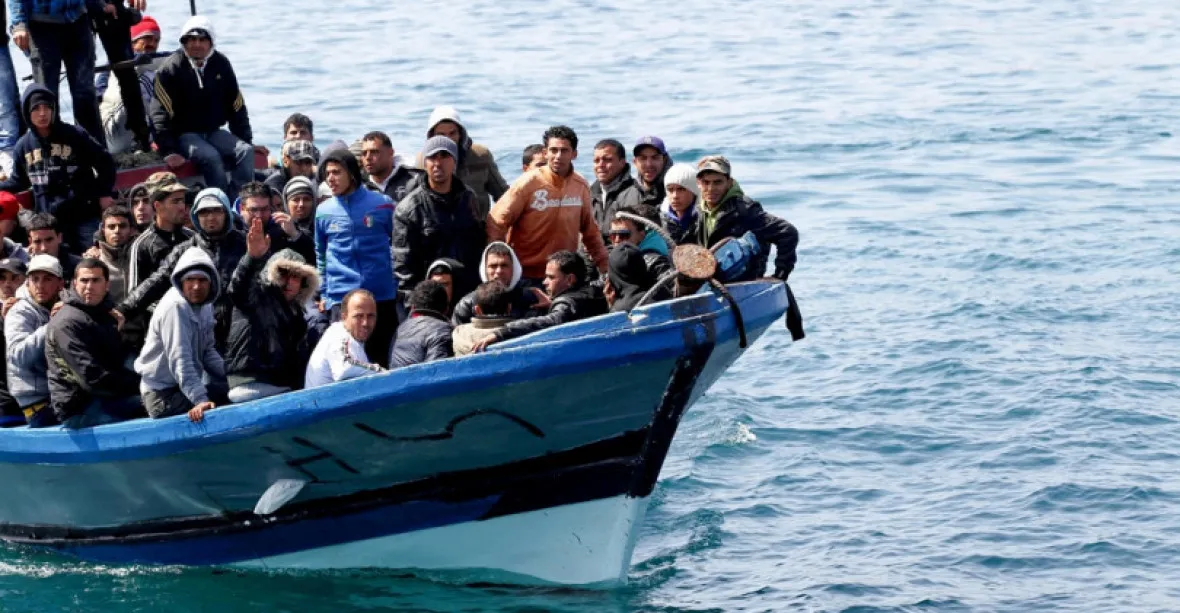 EU chce zaplatit Tunisku a Libyi, aby zadržovaly a přijímaly zpět migranty