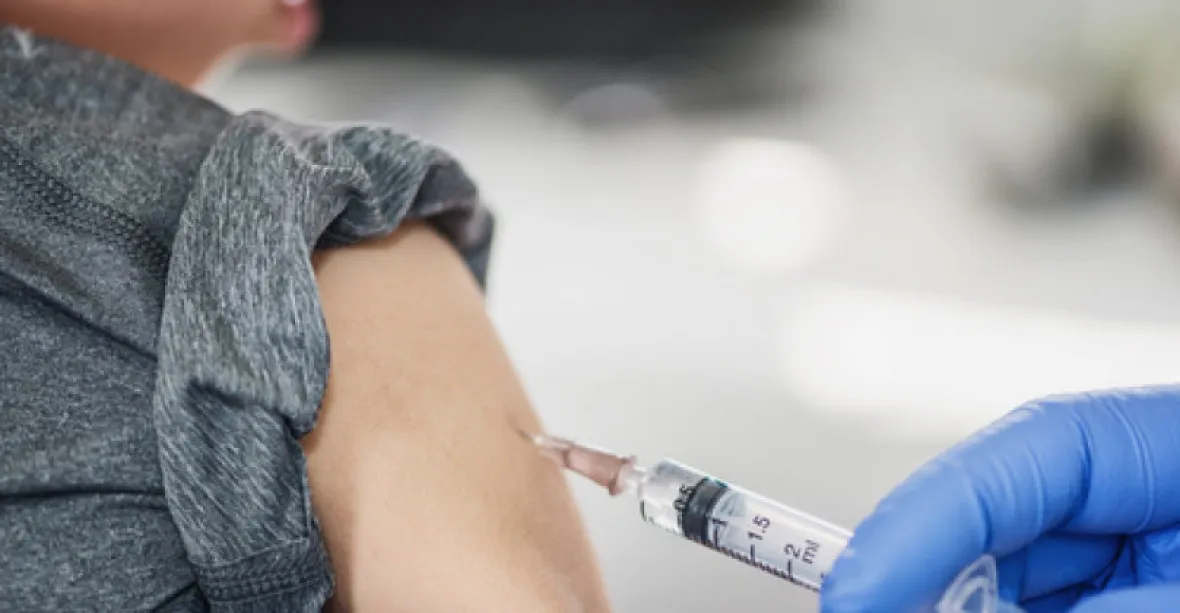EMA doporučila nasazení vakcíny Pfizeru u dětí od 12 do 15 let