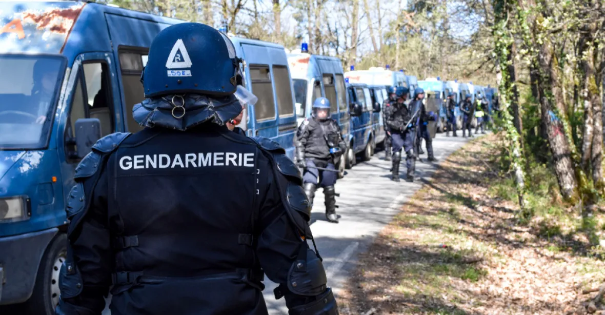 Ozbrojeného muže na jihu Francie dopadla po přestřelce až speciální jednotka