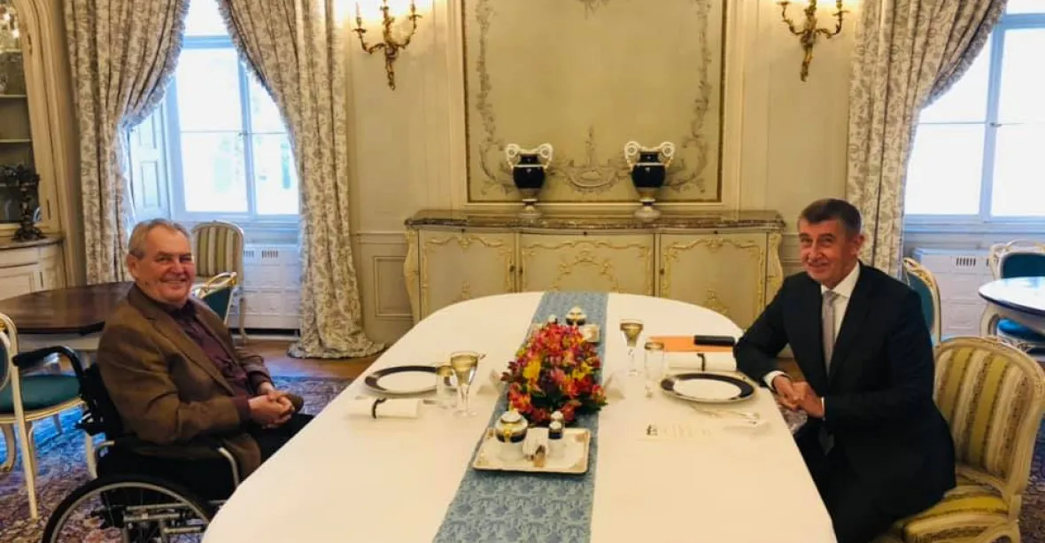 Prezident Zeman zopakoval podporu kabinetu, řekl po schůzce v Lánech Babiš