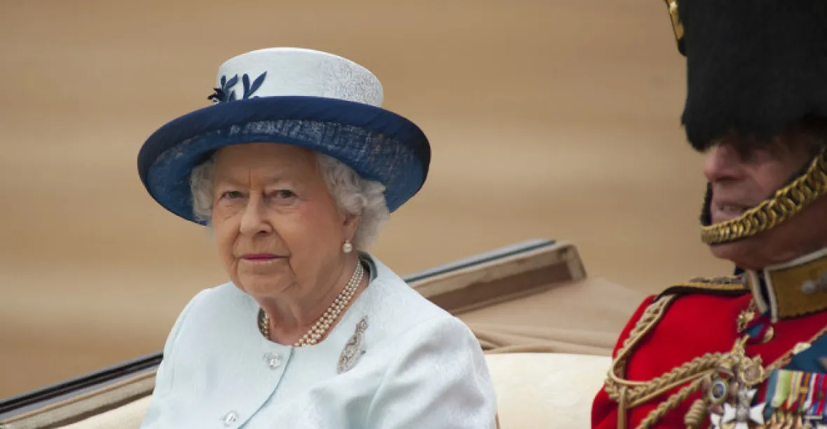Studenti prestižní Oxfordské univerzity odstranili portrét královny