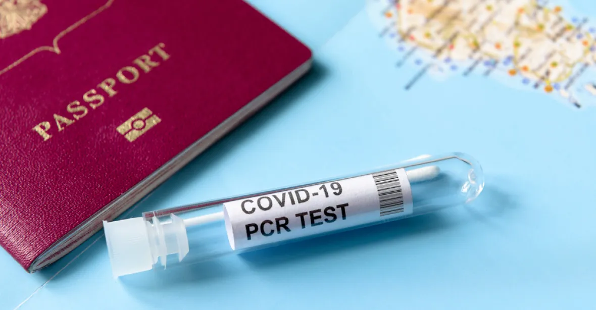 Zaplatit si PCR test kvůli dovolené je ochotna čtvrtina Čechů, vyplývá z průzkumu