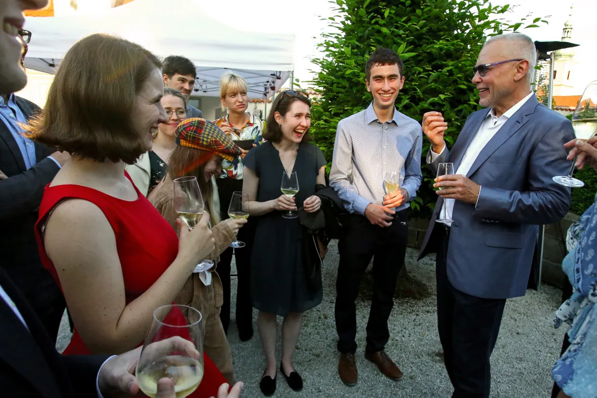 Zdeněk Bakala with students