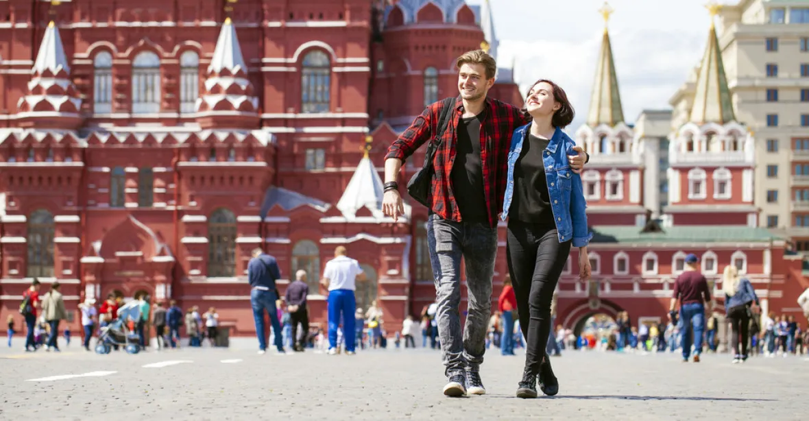 Polovina mladých Rusů by ráda trvale emigrovala, ukázal průzkum