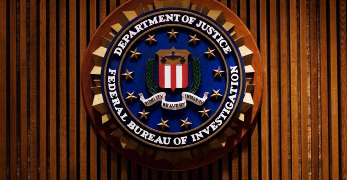 Stoupenci konspiračního hnutí QAnon mohou přejít k násilným činům, varuje FBI