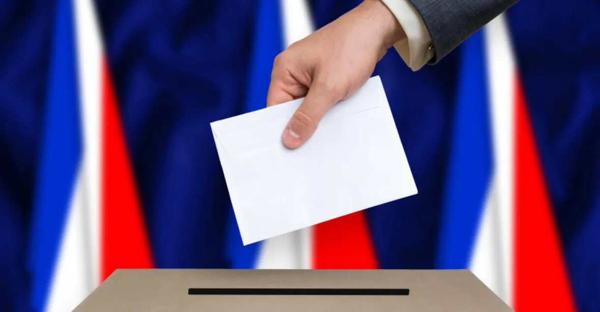 Poslední souboj před prezidentskými volbami, ve Francii začalo druhé kolo regionálních voleb