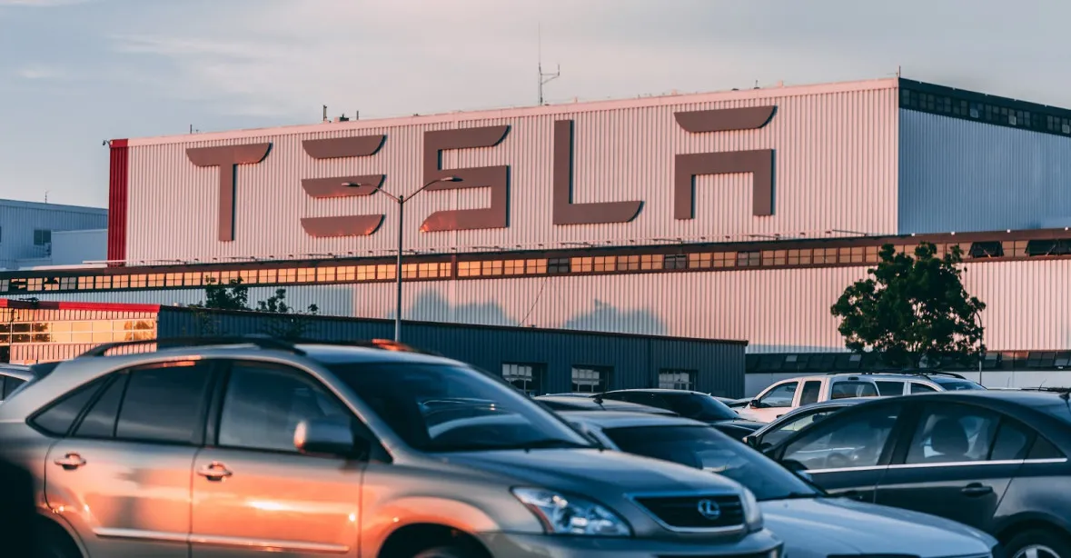 Tesla na bitcoinu vydělala za jediný měsíc více než za celý rok prodeje aut