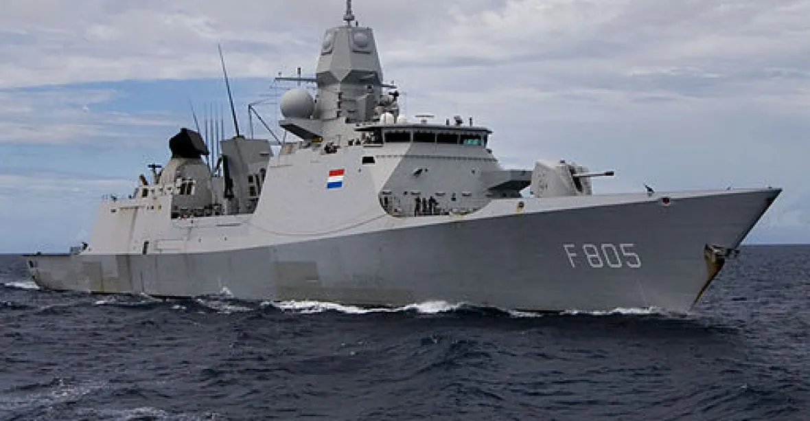 Ruské stíhačky ohrožovaly v Černém moři několik hodin simulovanými útoky nizozemskou fregatu