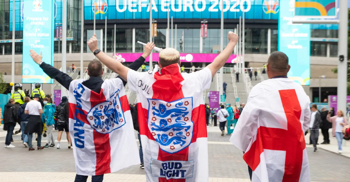 Anglie se chystá na finále Eura. Po Johnsonovi chtějí státní volno, školáci si přispí