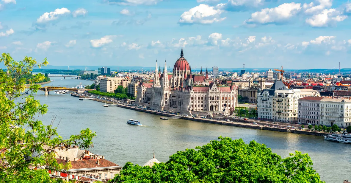 EK schválně protahuje schválení miliard pro Maďarsko. Má absurdní požadavky, říká Budapešť