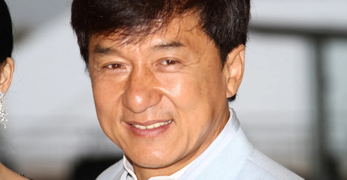 Divný konec hollywoodské hvězdy. Jackie Chan chce vstoupit do komunistické strany Číny