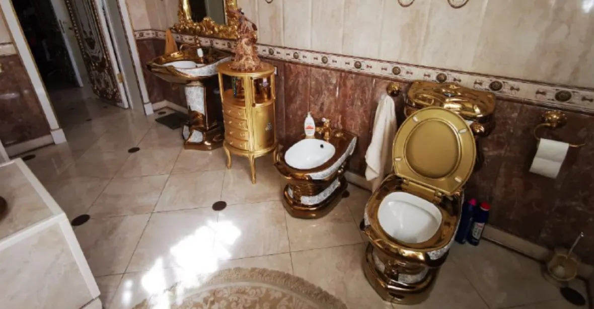 VIDEO: Zlato všude, i na záchodě. V Rusku ukázali honosné sídlo šéfa dopravní policie