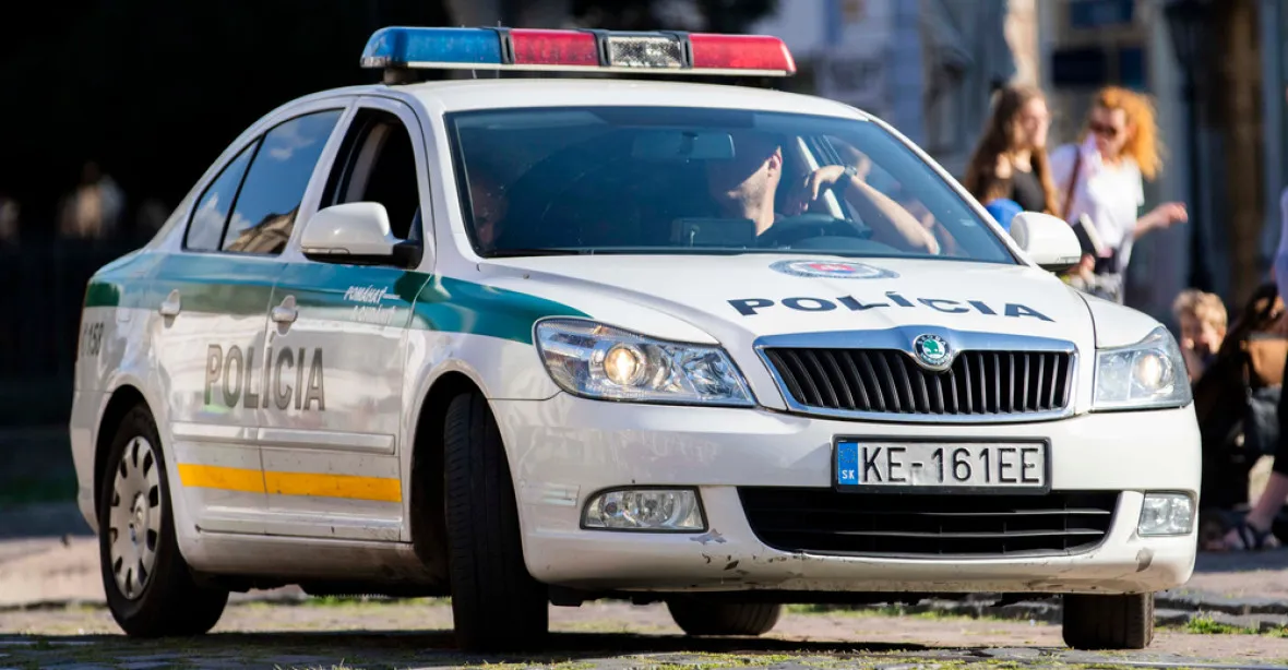 Policejní razie na Slovensku pokračuje. Soudce Nejvyššího soudu byl zadržen a obviněn z korupce