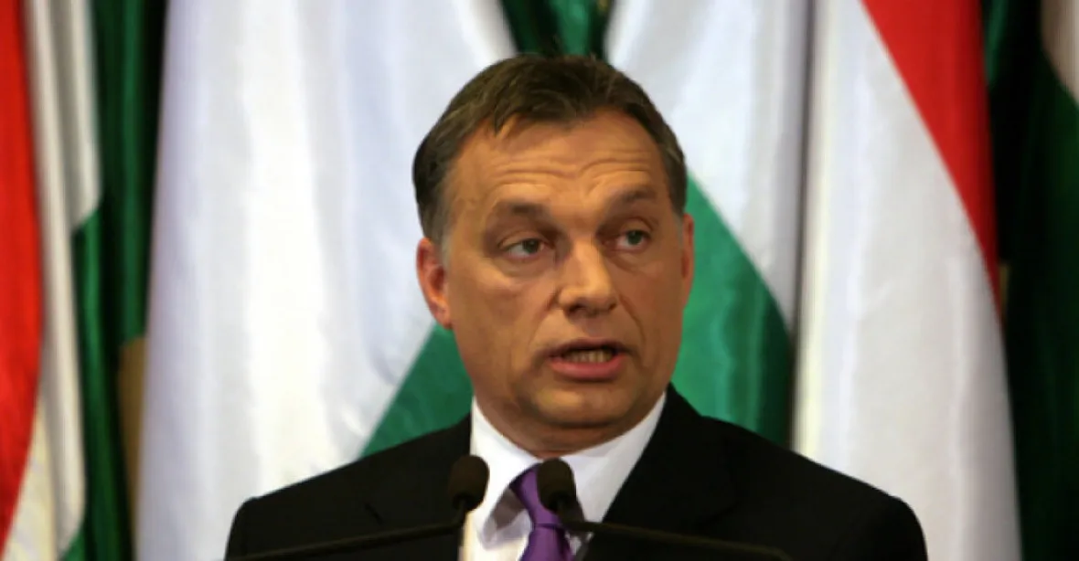 Maďarsko schválilo otázky do referenda o sexuálních menšinách
