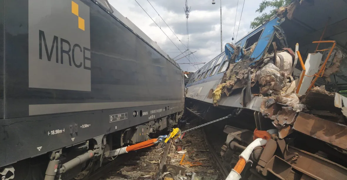 V Němčicích nad Hanou se srazily dva vlaky, dva lidé jsou zranění