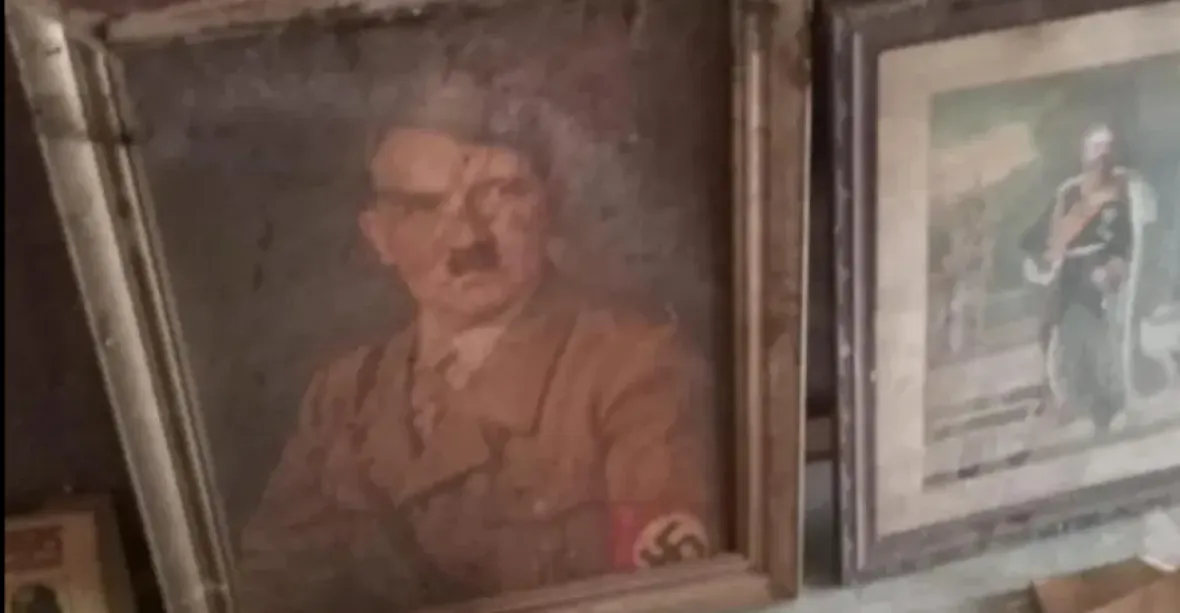 Povodně vyplavily ze skrýše Hitlerův obraz a další nacistické artefakty