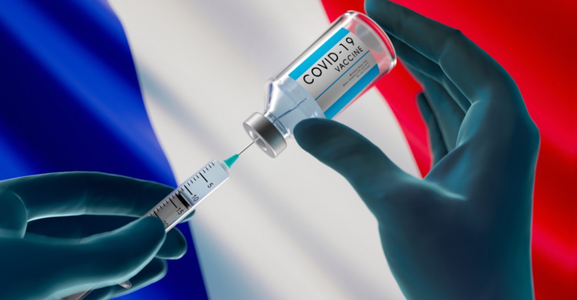 Hákové kříže a nápis „genocida“. Útoků na vakcinační centra ve Francii přibývá