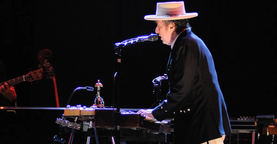 Už i Bob Dylan? Slavný hudebník a nobelista čelí obvinění ze zneužívání 12leté dívky v roce 1965