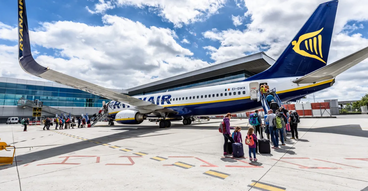 Ryanair přestal pouštět do letadel lidi s letenkou koupenou přes Kiwi