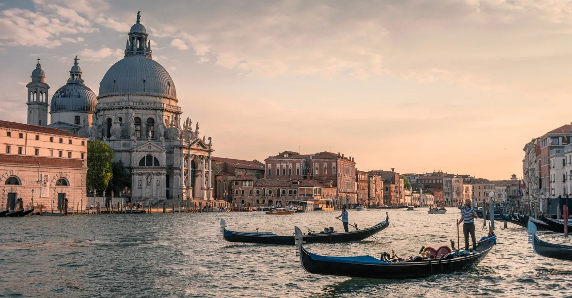 Benátky začnou vybírat od turistů vstupné. Návštěvu bude třeba rezervovat předem