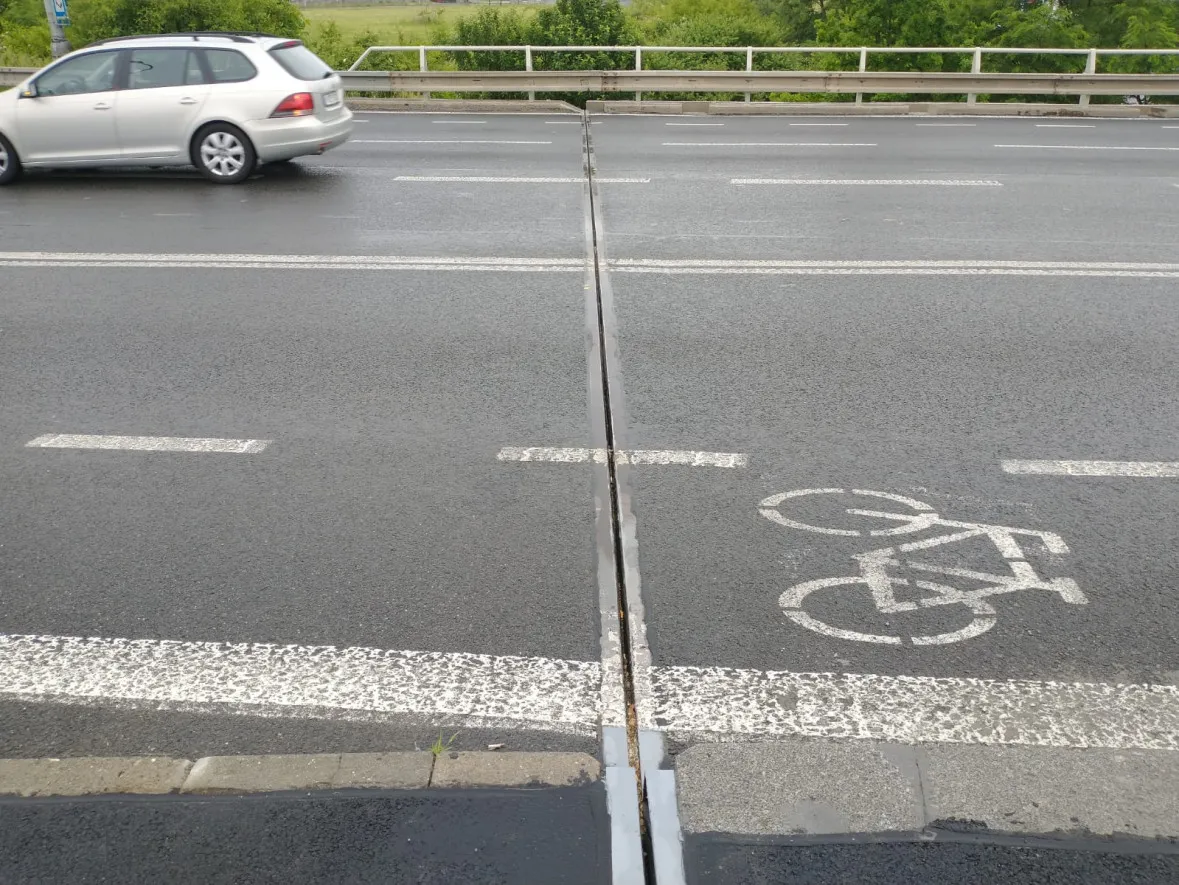 Protective strip for cyclists.