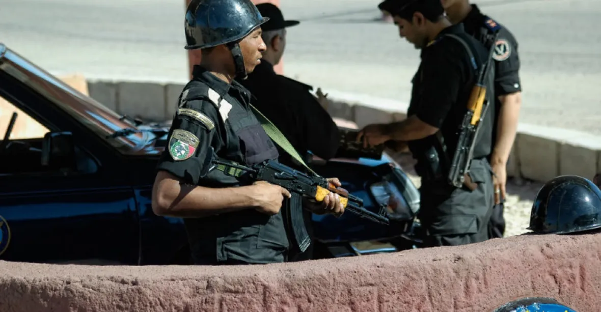 Policisté v Egyptě zabíjeli bez soudu až stovky podezřelých. „Vystřelili jako první,“ brání se úřady