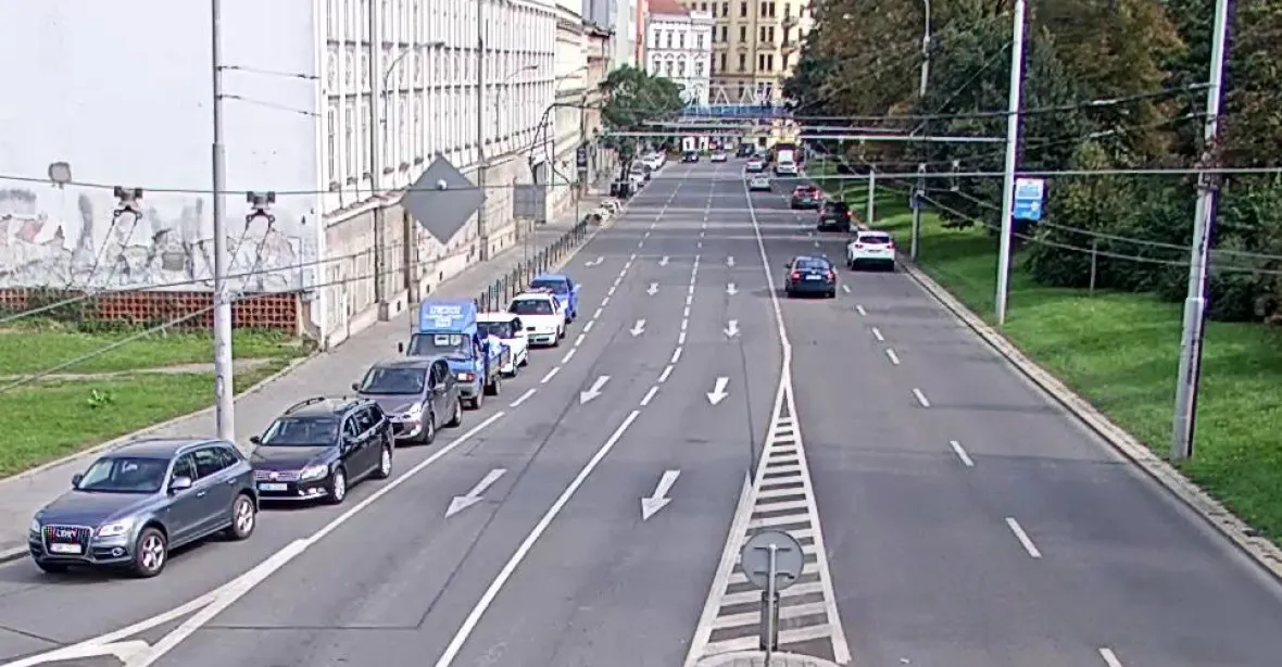 VIDEO: Pokus o vraždu za bílého dne. Muž v centru Brna pobodal mladou ženu