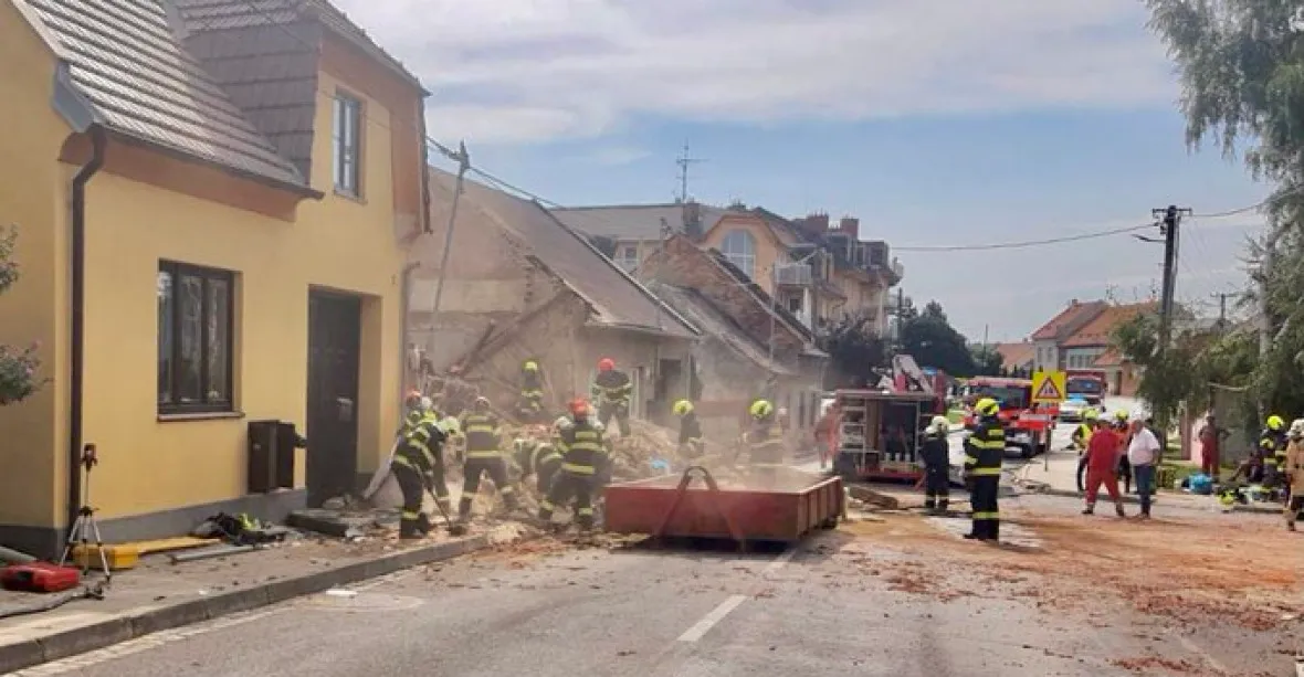 Explozi v domě a smrt dvou hasičů zavinilo poškozené plynové potrubí