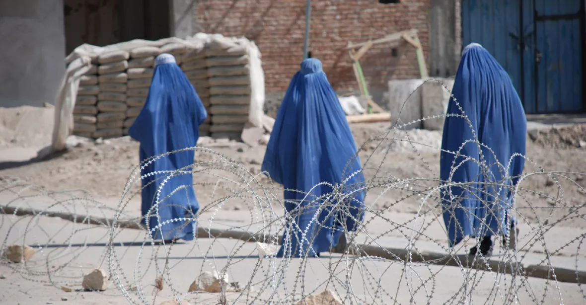 „Zabiju tě jako svoji ženu.“ Propuštění vězni  v Afghánistánu pronásledují bývalé soudkyně