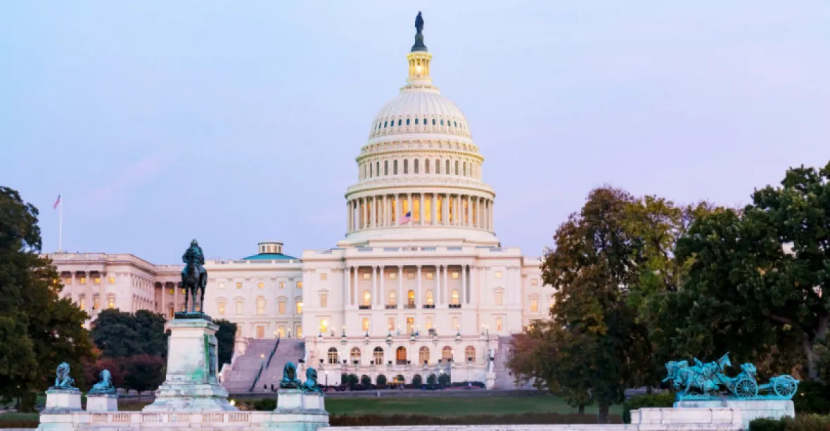 Senát USA schválil prodloužení rozpočtu, návrh míří do Sněmovny a k Bidenovi