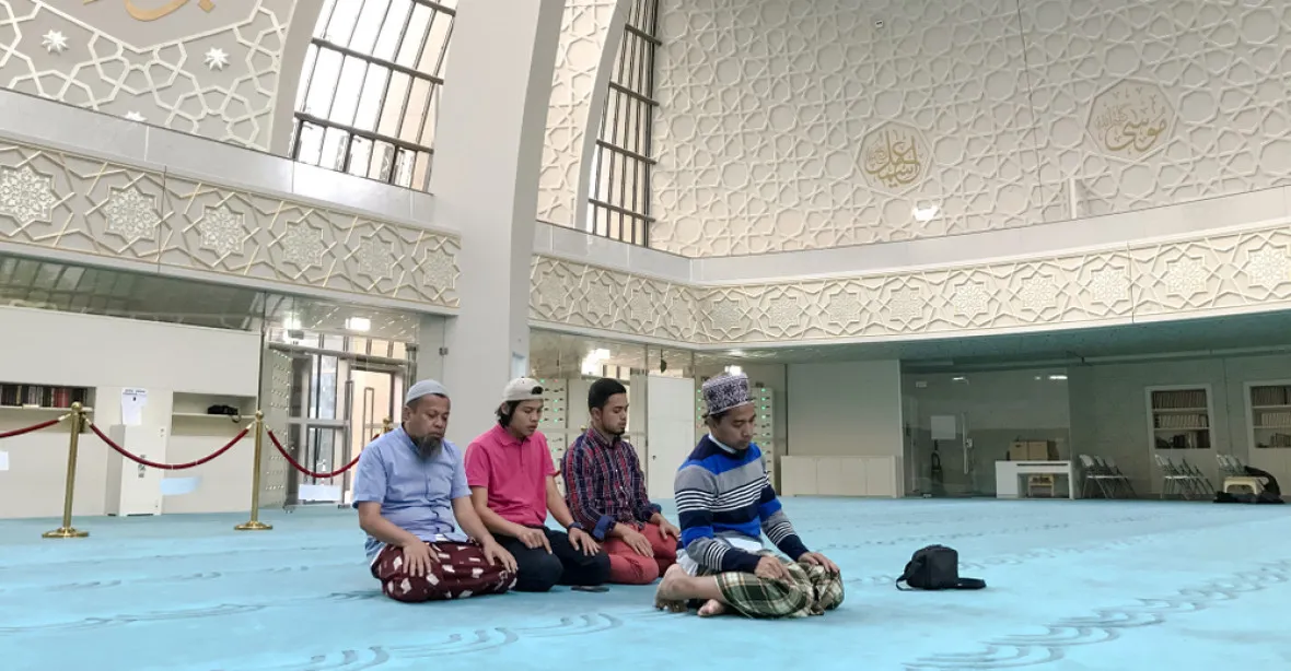 Islamizace Německa: Po celém Kolíně budou svolávat muezzini k modlitbě pomocí reproduktorů
