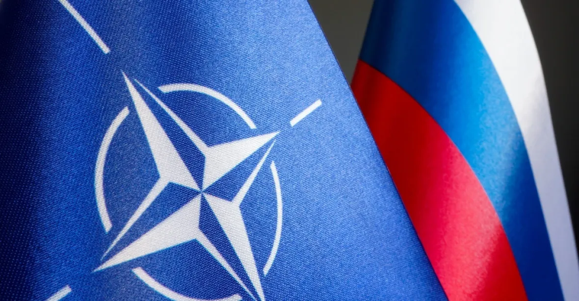 Rusko v odvetě zastavilo práci zastoupení u NATO