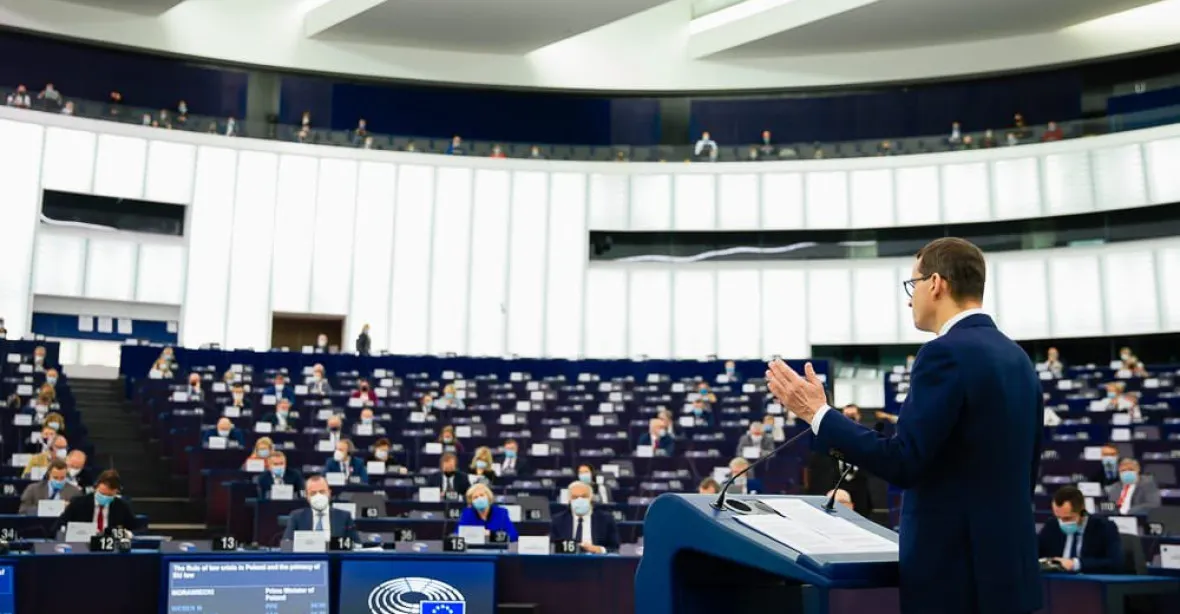 Von der Leyenová vyhrožuje Polsku: Evropská komise proti vám zakročí