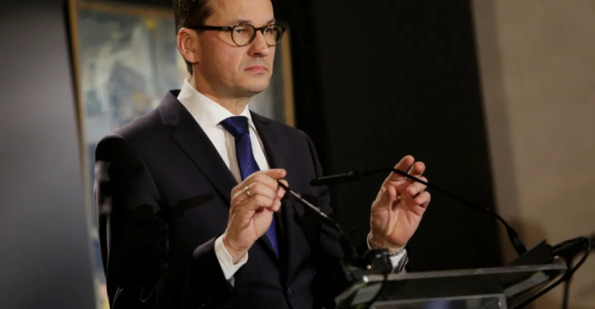 „EU nám míří pistolí na hlavu,“ stěžuje si polský premiér Morawiecki