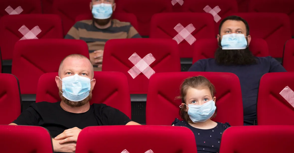 Kontroly bezinfekčnosti návštěvníků kin byly v rozporu se zákonem, rozhodl soud