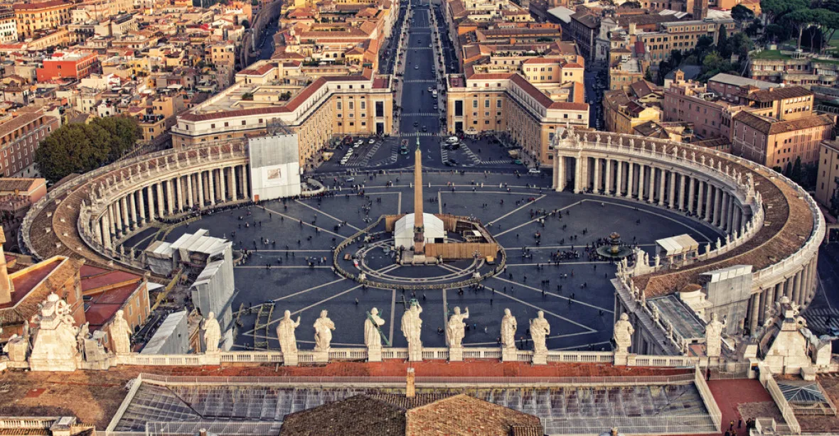 Vnitřní chod Vatikánu bude poprvé řídit žena, jeptiška Petriniová