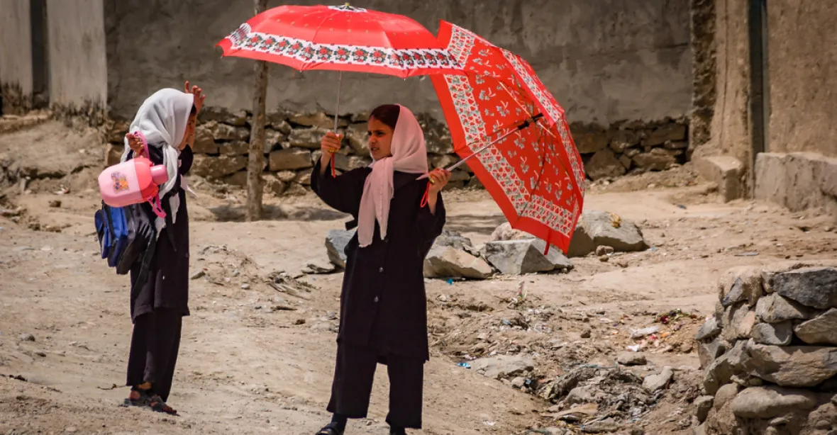 VIDEO: Afghánec prodal devítiletou dceru 55letému muži