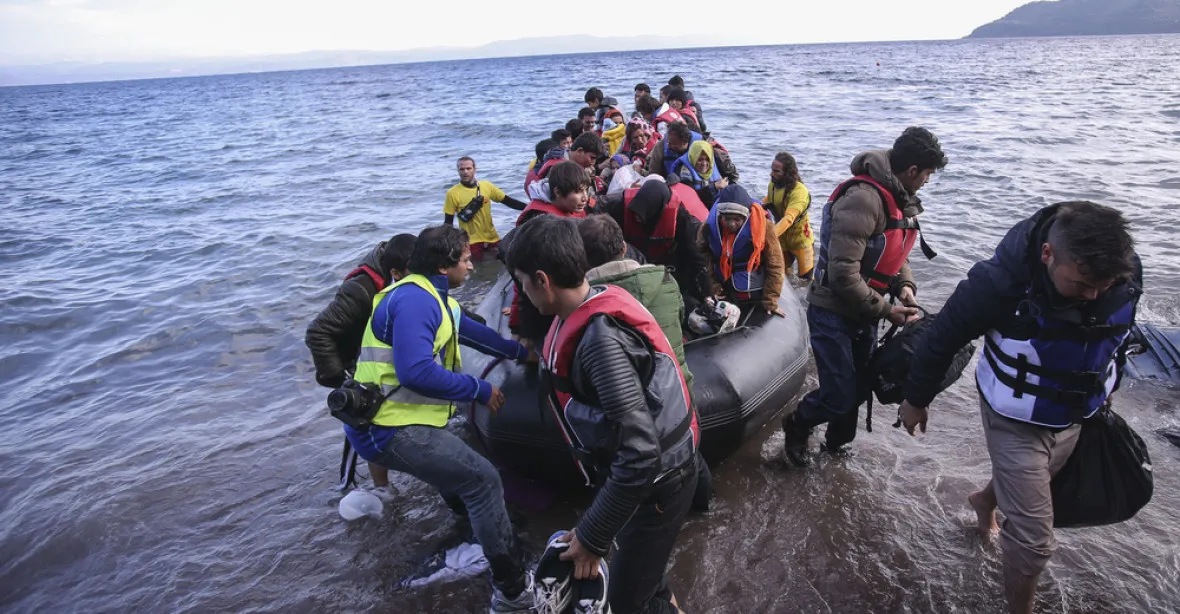 Na Kanárech se vylodilo přes 400 uprchlíků. Španělsko chce bojovat s pašeráckými gangy