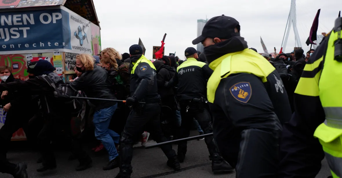 VIDEO: V Rotterdamu propukly „orgie násilí“. Skončily jimi protesty proti pandemickým opatřením