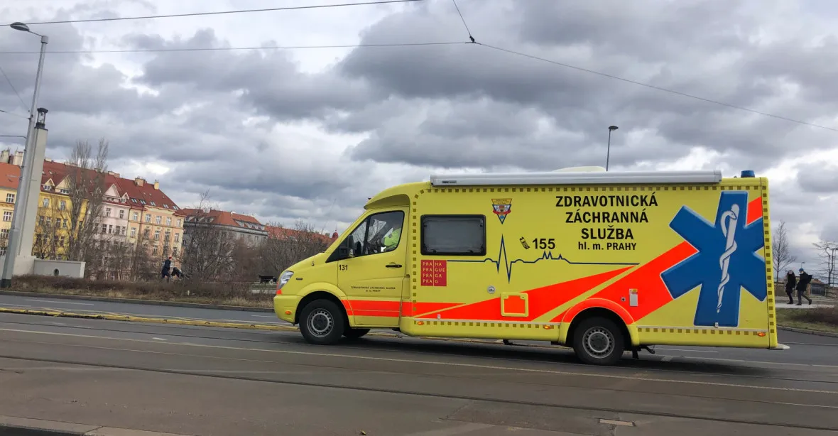 Z přetížených brněnských nemocnic se přesune 19 pacientů do Prahy