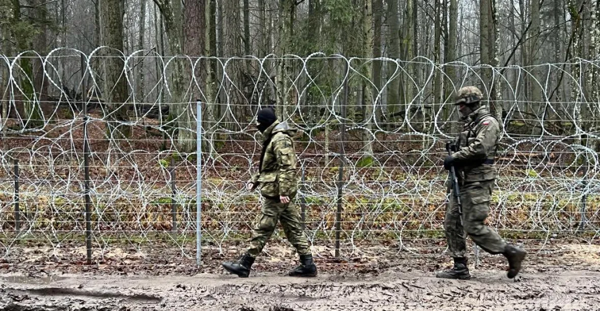 Snazší deportace i zadržování na hranicích. Evropská komise chce pomoci Polsku