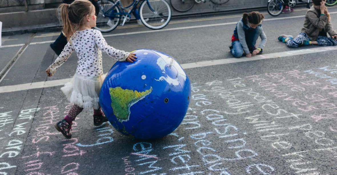 Klimatická změna proroste v českých školách napříč předměty. Učitelé se obávají ideologizace