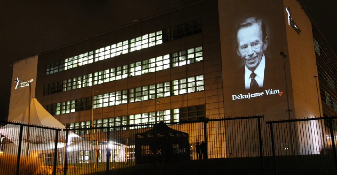 Rádio Svobodná Evropa promítne portrét Václava Havla na svou fasádu