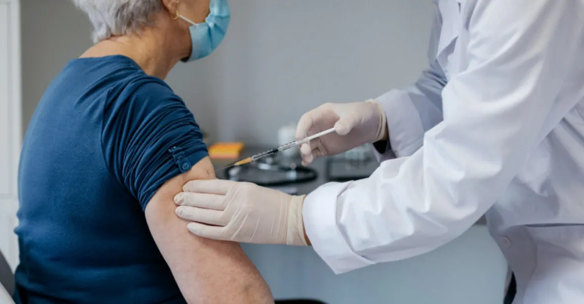 Zájem o očkování opět opadá. Česko zaostává v třetích dávkách