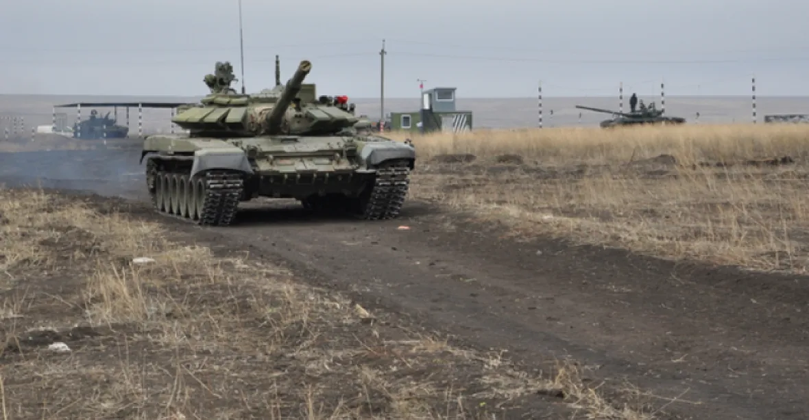 Rusko stahuje 10000 vojáků, u hranic s Ukrajinou jich ale má až desetinásobek