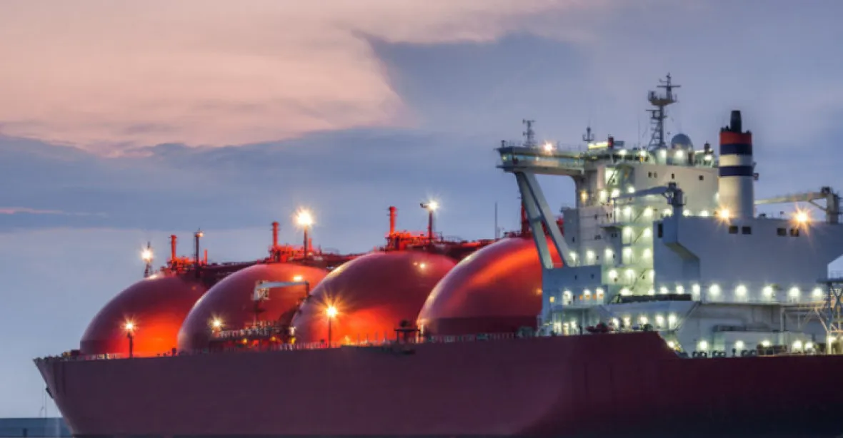 Flotila 20 amerických tankerů veze Evropě zásoby zemního plynu