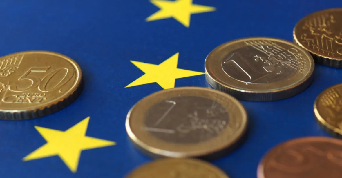 Přijetí eura není aktuálně pro Česko výhodné, míní ekonomové