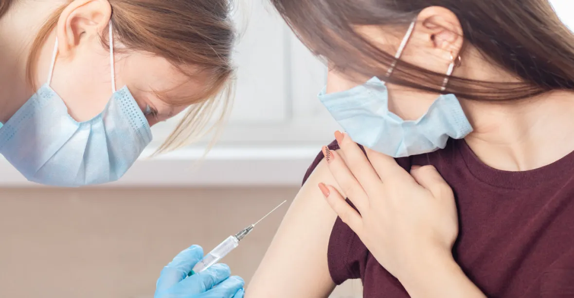Školy po studentech medicíny žádají povinné očkování, jinak prý nemohou studovat