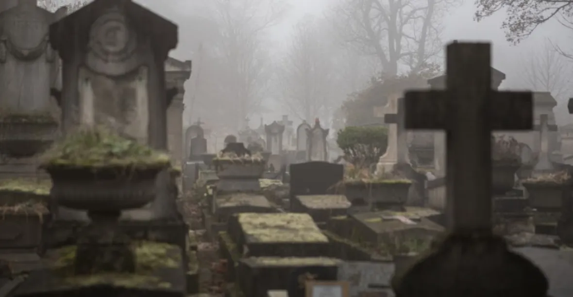 Hrobaři upozorňují: Očkujte se, na hřbitovech není místo